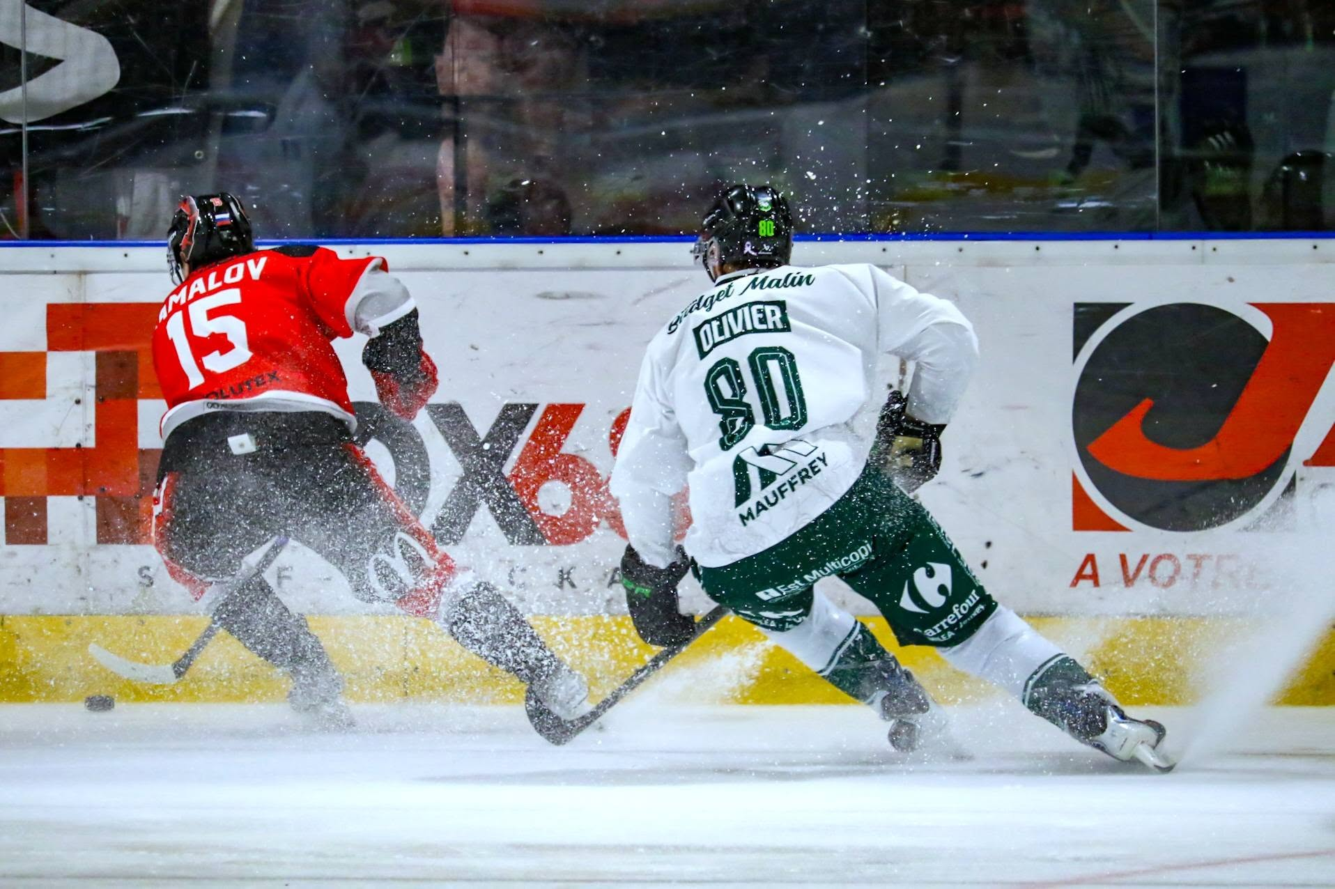 Action de jeu de hockey sur glace des Wildcats d’Épinal